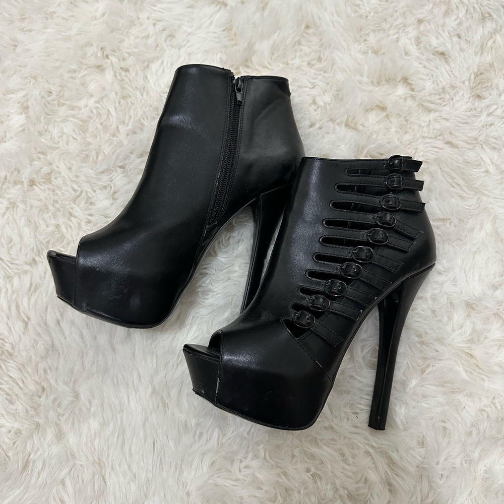 Elegant Steve Madden Black Peep-Toe Ankle Boots